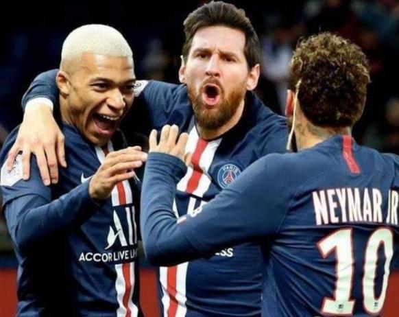  布雷斯特vs巴黎冲突不断，下半场多次中断比赛  