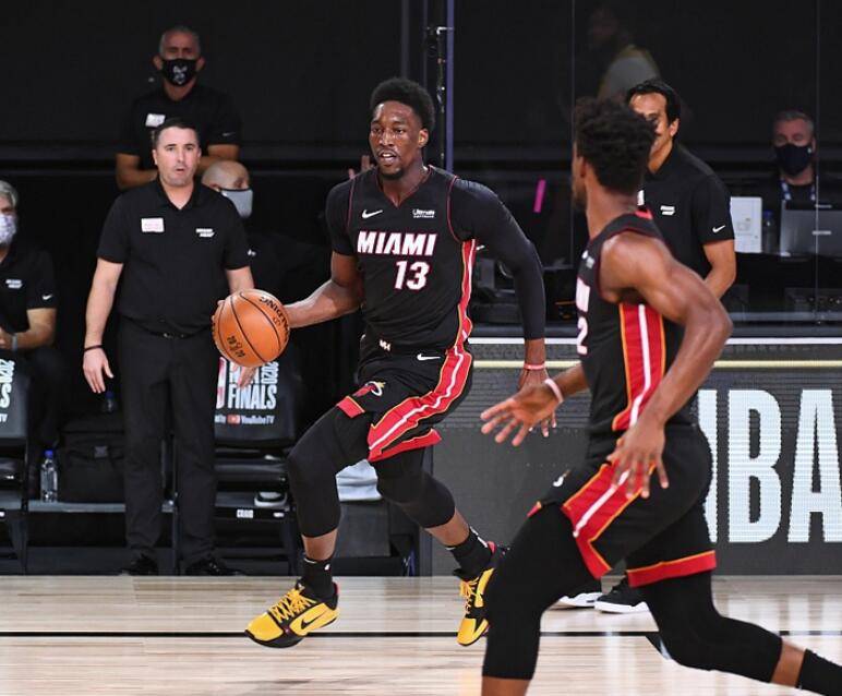  巴特勒三双热火险胜强敌  